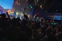 大量の“野菜”が跳ねるフロア。（Photo by Risa Nishimura）