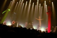 MONO NO AWARE「波止場大サーカス」の様子。（Photo by Risa Nishimura）