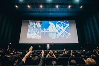 ReoNaのライブフィルム上映会の様子。