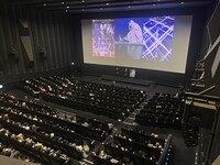 ReoNaのライブフィルム上映会の様子。