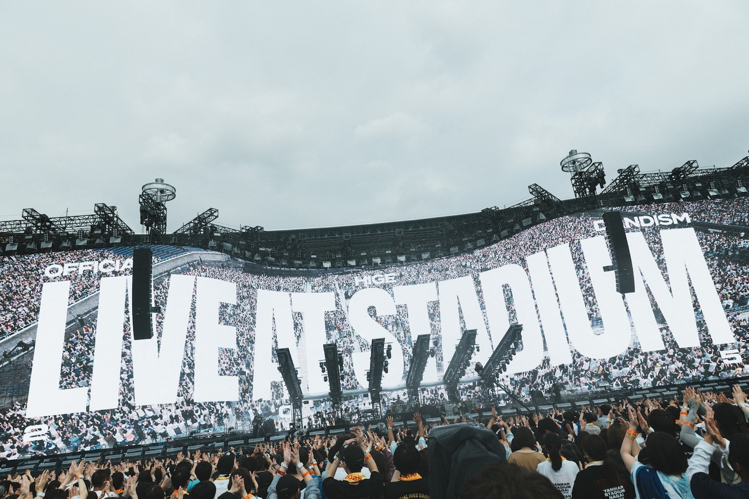 「OFFICIAL HIGE DANDISM LIVE at STADIUM 2025」の様子。（Photo by TAKAHIRO TAKINAMI）