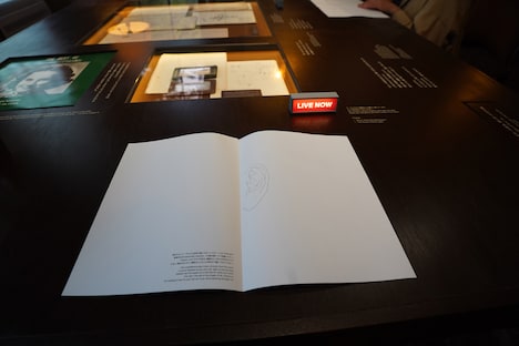 耳を近付けると音楽が聞こえるスポットも。