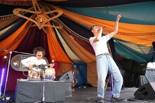 U-zhaanと鎮座DOPENESS。