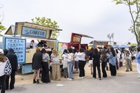 「2025 Weverse Con Festival」敷地内のフードトラック ©2025 Weverse Con Festival