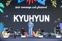 キュヒョン（SUPER JUNIOR）「Weverse Park Day」DAY2より。 ©2025 Weverse Con Festival