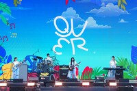 QWER。「Weverse Park Day」DAY2より。 ©2025 Weverse Con Festival