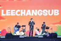 チャンソプ（BTOB）。「Weverse Park Night」DAY2より。 ©2025 Weverse Con Festival