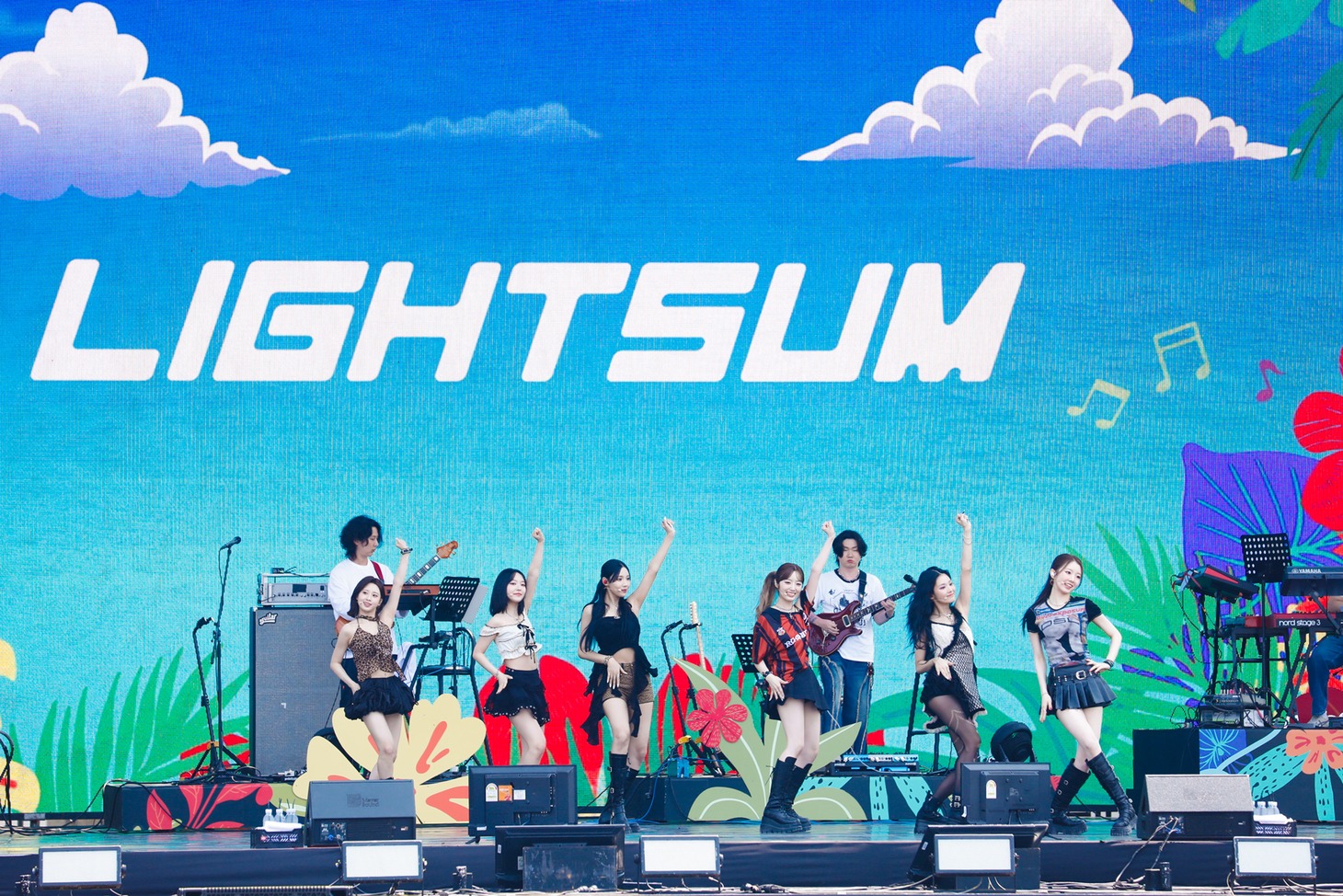 LIGHTSUM。「Weverse Park Day」DAY2より。 ©2025 Weverse Con Festival