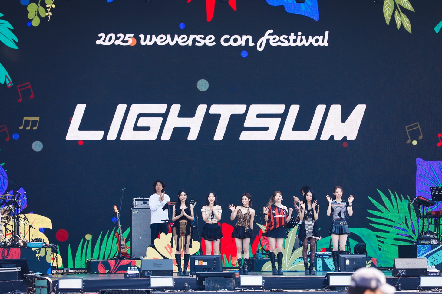 LIGHTSUM。「Weverse Park Day」DAY2より。 ©2025 Weverse Con Festival