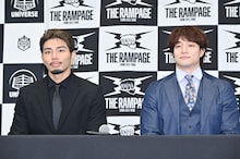 左から武知海青、上野勇希選手。