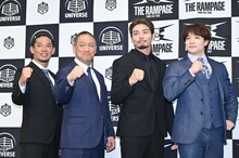 左からCyberFight取締役の彰人、代表取締役副社長の高木三四郎、武知海青（THE RAMPAGE）、上野勇希選手。