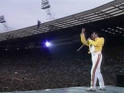 「クイーン ライブ ’86 at ウェンブリースタジアム ロンドン」より。©NHK