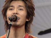 「Naohito Fujiki 夏歌冬泣～NAO-HIT TV LIVE TOUR ver5.1～」より。©PONY CANYON INC.