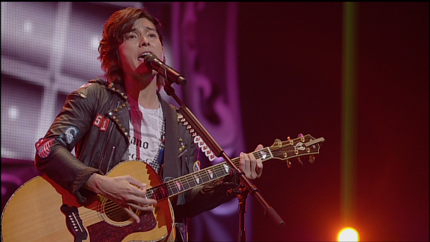 「Naohito Fujiki NAO-HIT TV Live Tour ver9.0～10 COUNT TOUR～」より。©PONY CANYON INC.