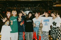 NEK!とkomsume。（撮影：清水舞）