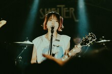 Hika（Vo, G / NEK!）（撮影：清水舞）