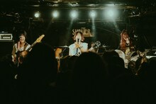 NEK!のライブの様子。（撮影：清水舞）