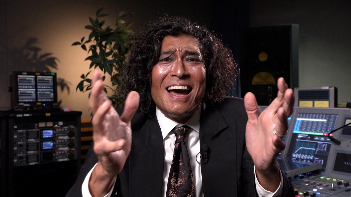 忌野清志郎に扮する高嶋政宏。©NHK