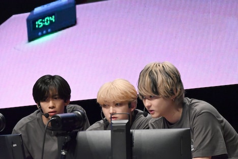 総力戦で攻略に挑むリョウガ(超特急)、ユーキ(超特急)、橘柊生(DISH//)。