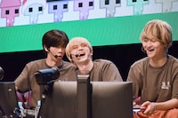 左からリョウガ（超特急）、ユーキ（超特急）、橘柊生（DISH//）。