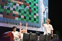 「スーパーボンバーマン R2」をプレイする3人。