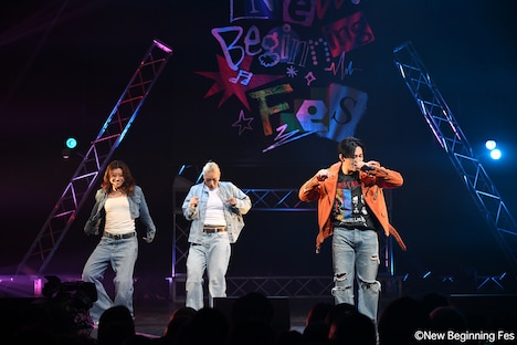 MASHIHOによるライブの様子。