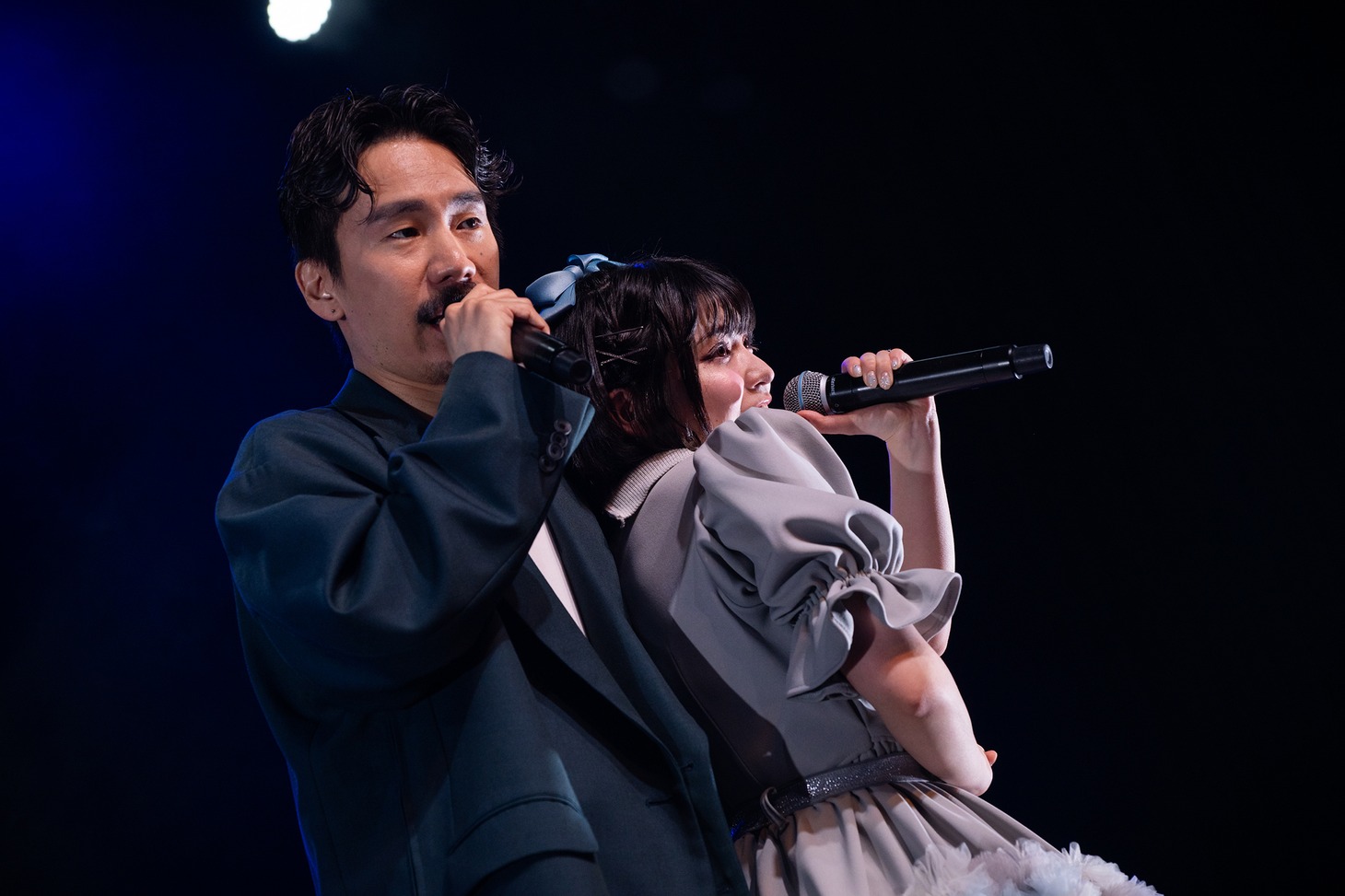 デュエット曲「コラージュ」を歌う清竜人＆清凪。