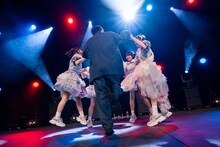 新曲「世界を愛せますように！」を披露する清 竜人25。