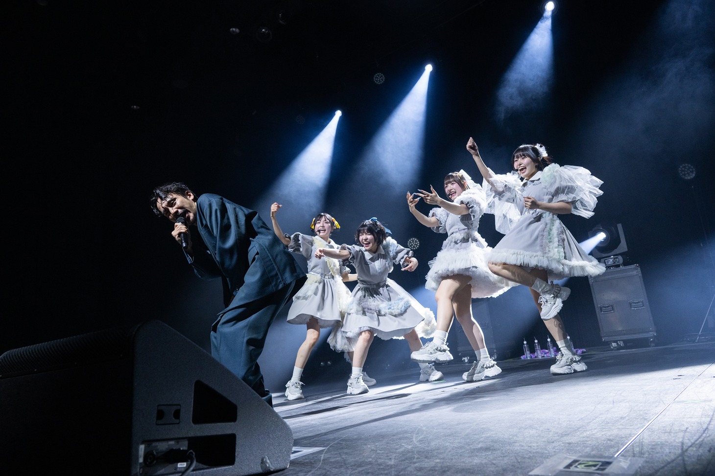 新曲「世界を愛せますように！」を披露する清 竜人25。
