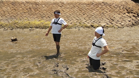 左から城島茂(TOKIO)、森本慎太郎(SixTONES)。©日本テレビ