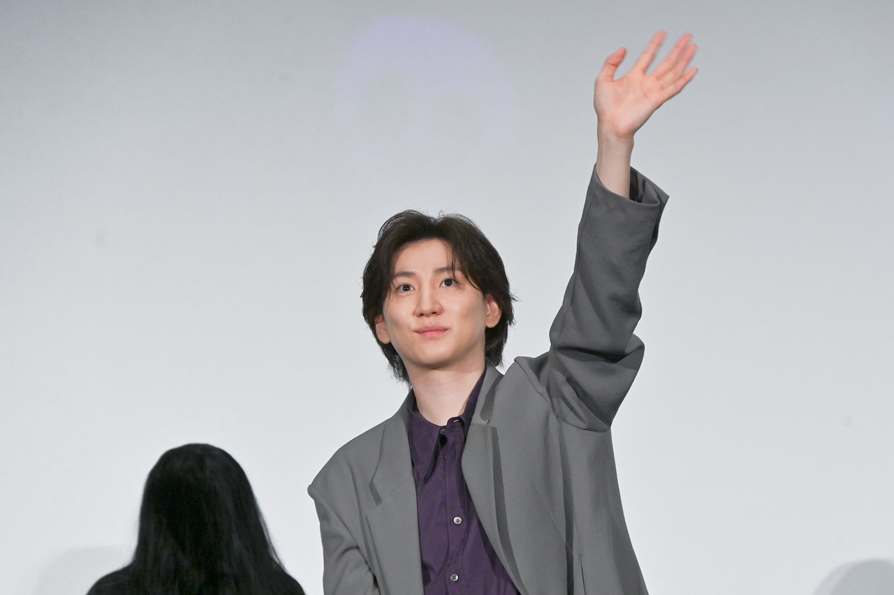 京本大我ら「見える子ちゃん」キャストの背後を黒髪の霊がうろうろ