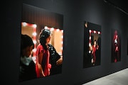 人気画像8位は「中森明菜写真展が開幕、カメラマン加賀翔はいまだにドッキリを疑う『夢のような1日でした』」より、「43rd ANNIVERSARY AKINA NAKAMORI PHOTO EXHIBITION」の様子。