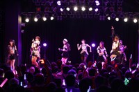 OCHA NORMA「OCHA NORMA LIVE TOUR 2025 ～ウチらの地元は日本じゃん！～」神奈川・Yokohama Bay Hall公演の様子。。（写真提供：アップフロント）