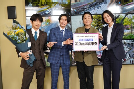 左から井ノ原快彦、相葉雅紀（嵐）、大森南朋、松下奈緒。 ©テレビ朝日・東映