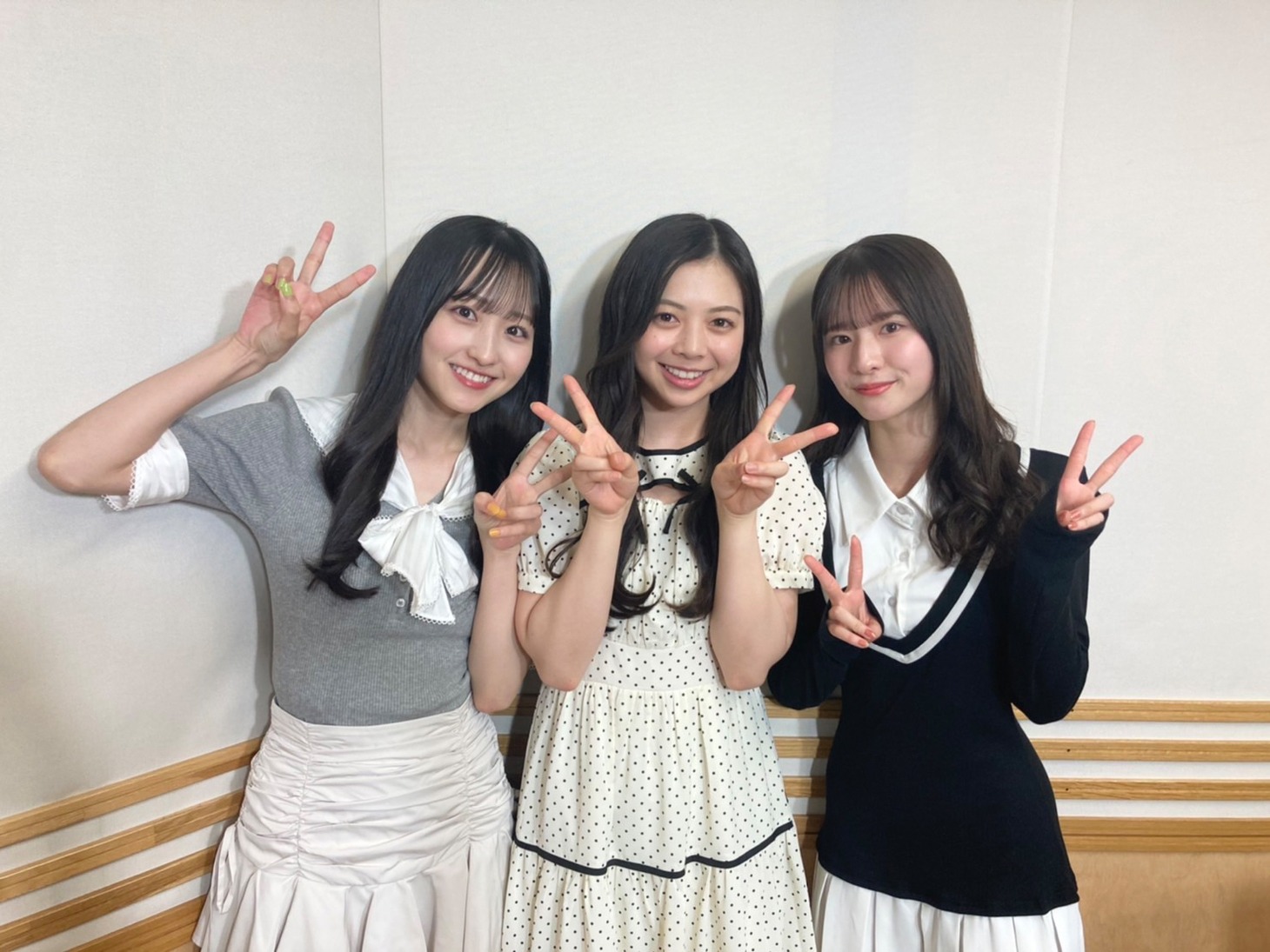 左から一ノ瀬美空、長嶋凛桜、菅原咲月。