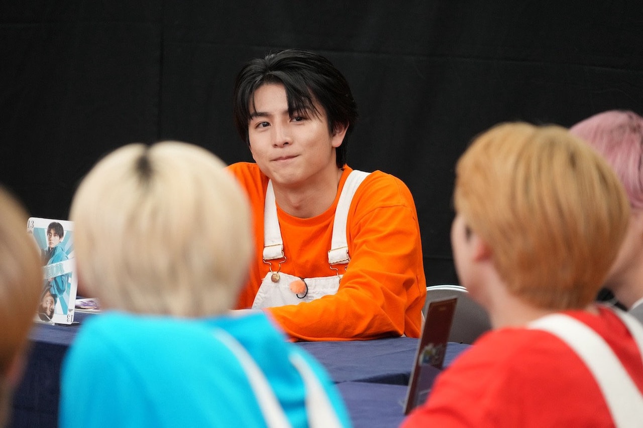 2桁号車の4人。左からアロハ、ハル、シューヤ、マサヒロ。 - 超特急