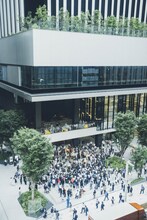 「蓮沼執太フィル TODA BUILDING LIVE “都市と合奏”」の様子。（撮影：後藤武浩）