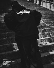 ALMOSTBLACKとのコラボレーションコレクションを着用したKREVA。