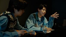 BE:FIRSTのJUNONとLEOが出演するWebムービー「サン生と楽曲作ったよ」編より。