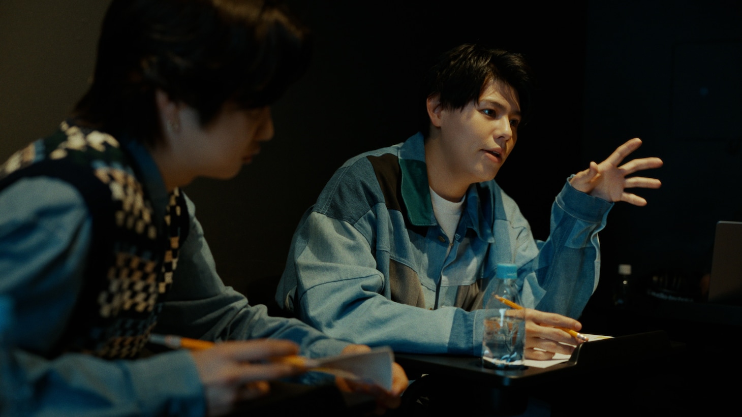 BE:FIRSTのJUNONとLEOが出演するWebムービー「サン生と楽曲作ったよ」編より。