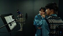 BE:FIRSTのJUNONとLEOが出演するWebムービー「サン生と楽曲作ったよ」編より。