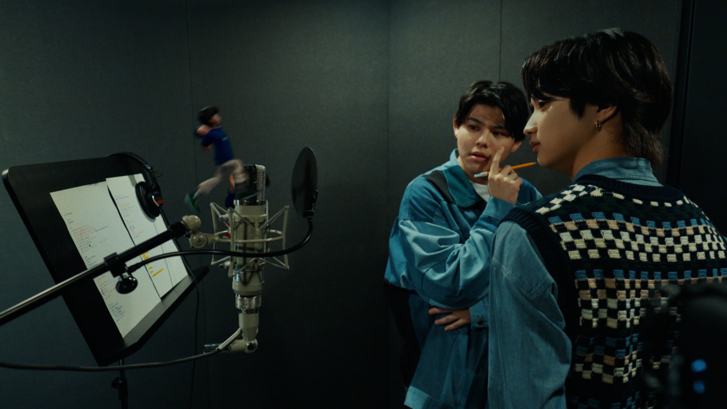 BE:FIRSTのJUNONとLEOが出演するWebムービー「サン生と楽曲作ったよ」編より。