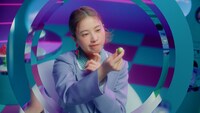 「アイスの実」の新Web CM「アイスの実って、実は…」編より。