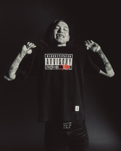 「BlackEyePatch」とのスペシャルコラボグッズを着用したMIKADO。