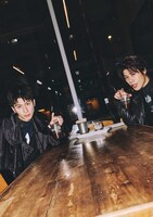 左から長谷川慎、後藤拓磨。