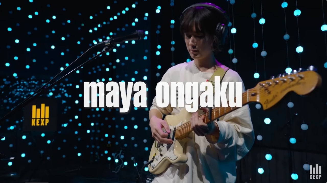 maya ongakuの「KEXP」でのパフォーマンスの様子。
