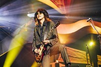 菊地英昭（G）（撮影：横山マサト）