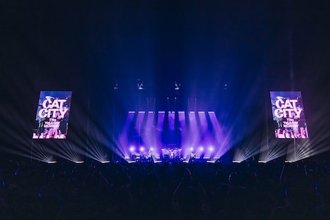 「THE YELLOW MONKEY TOUR 2024/25 ～Sparkleの惑星X～」Kアリーナ横浜公演の様子。（撮影：横山マサト）