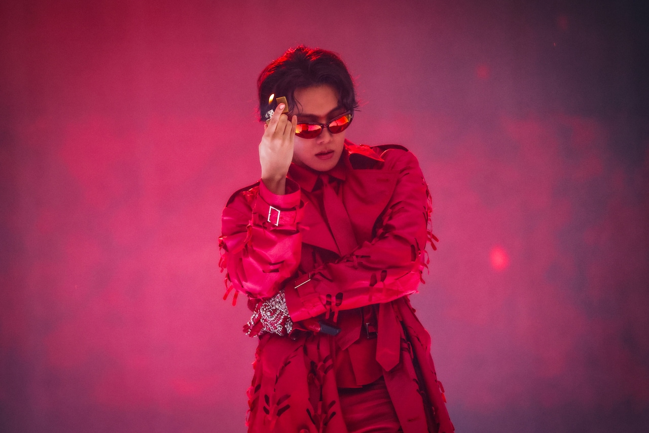 J-HOPEのライブにBTS全員集合、デビュー12周年記念日は「とても