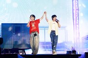 左からJ-HOPE、JIN。(P)&(C)BIGHIT MUSIC